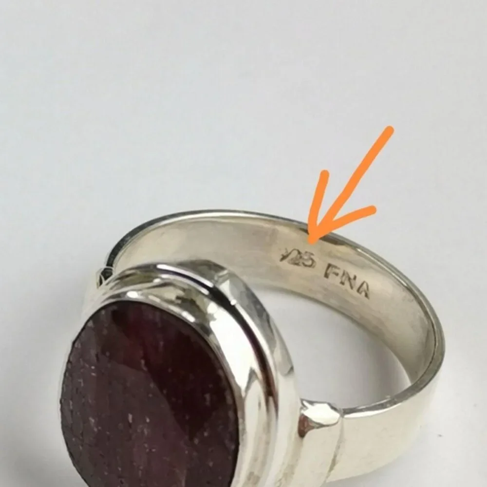 Corundum Ruby gemstone Signet ring in sterling silver - Picture 4 of 8